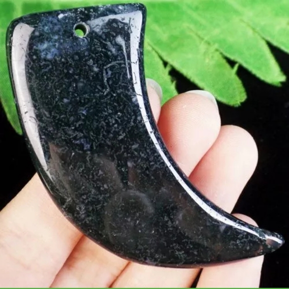 New Natural Green Moss Agate Horn Pendant. - Picture 1 of 1